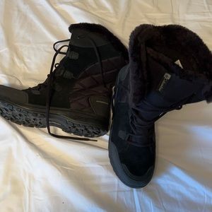 Brand new Columbia snow boots